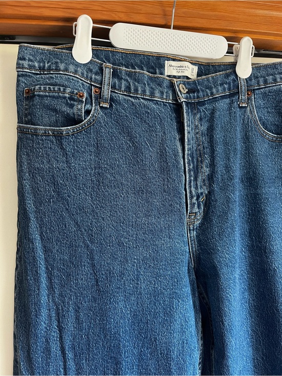 Abercrombie & Fitch Denim - Abercrombie & Fitch Women’s Dark Blue Relaxed Denim Jeans